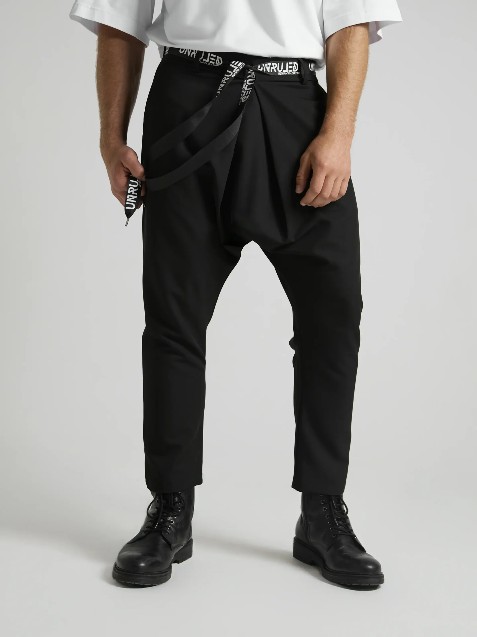 Italian-made black men's trousers with refined construction and premium materials.