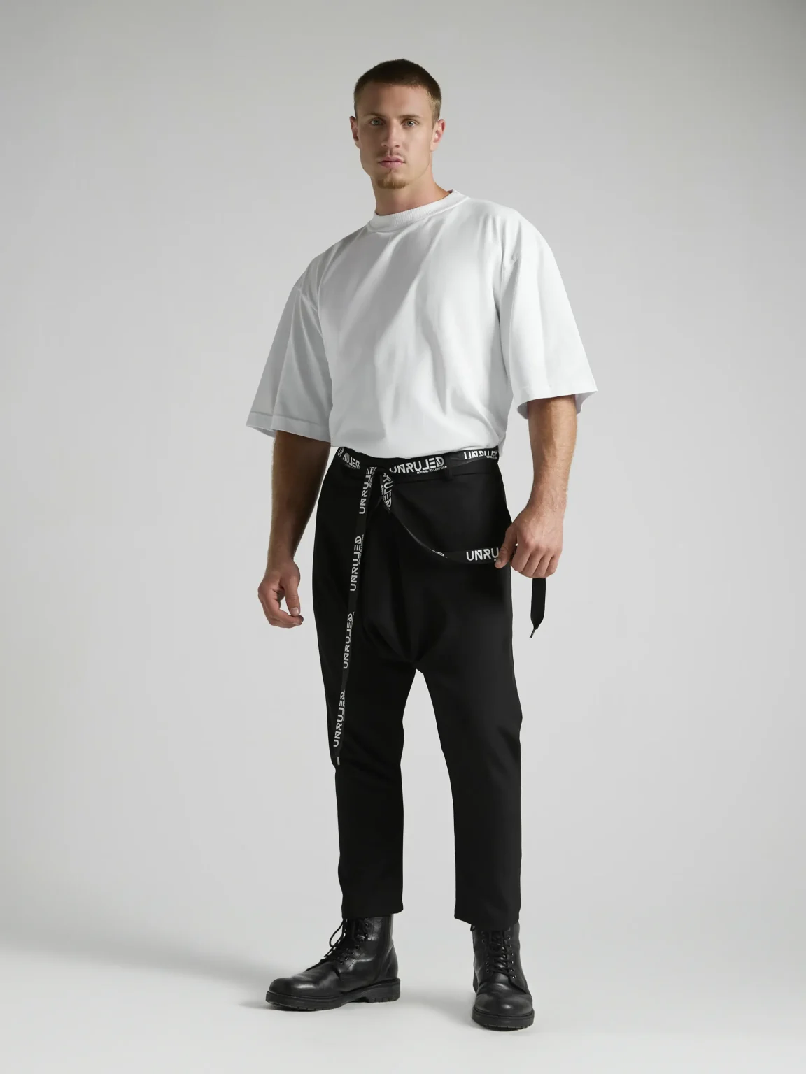 Italian-made black men's trousers with refined construction and premium materials.