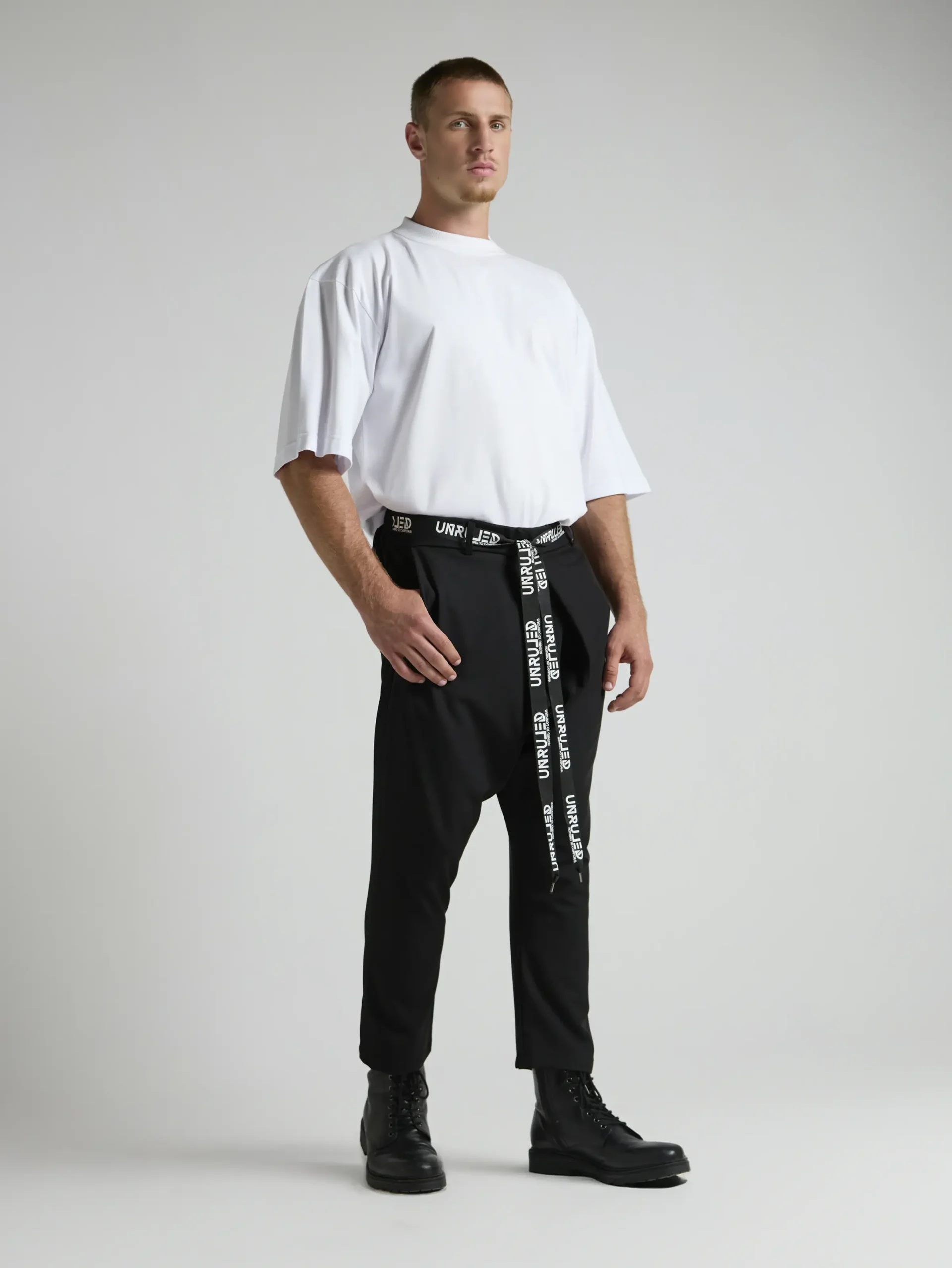 Italian-made black men's trousers with refined construction and premium materials.