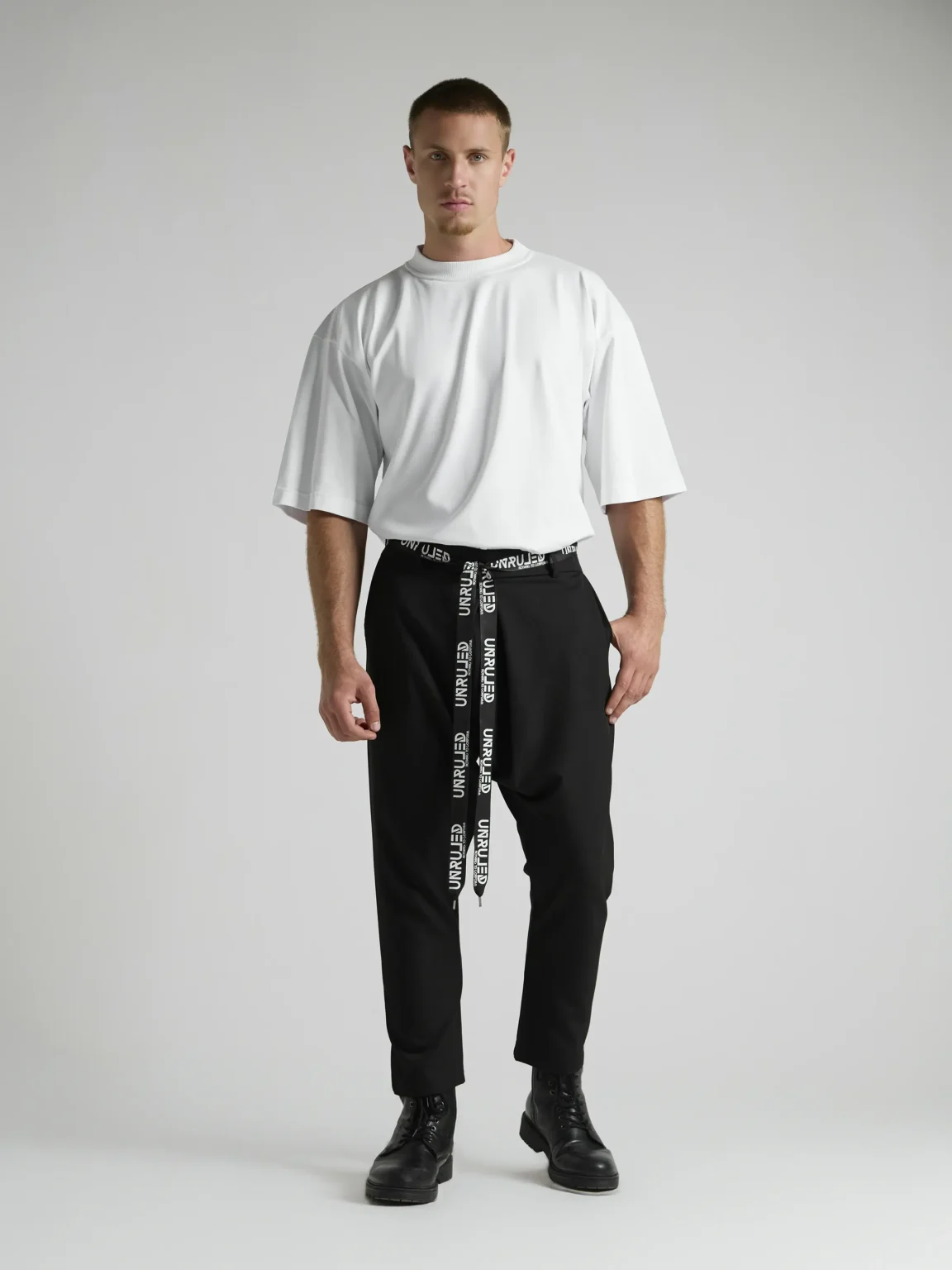 Italian-made black men's trousers with refined construction and premium materials.