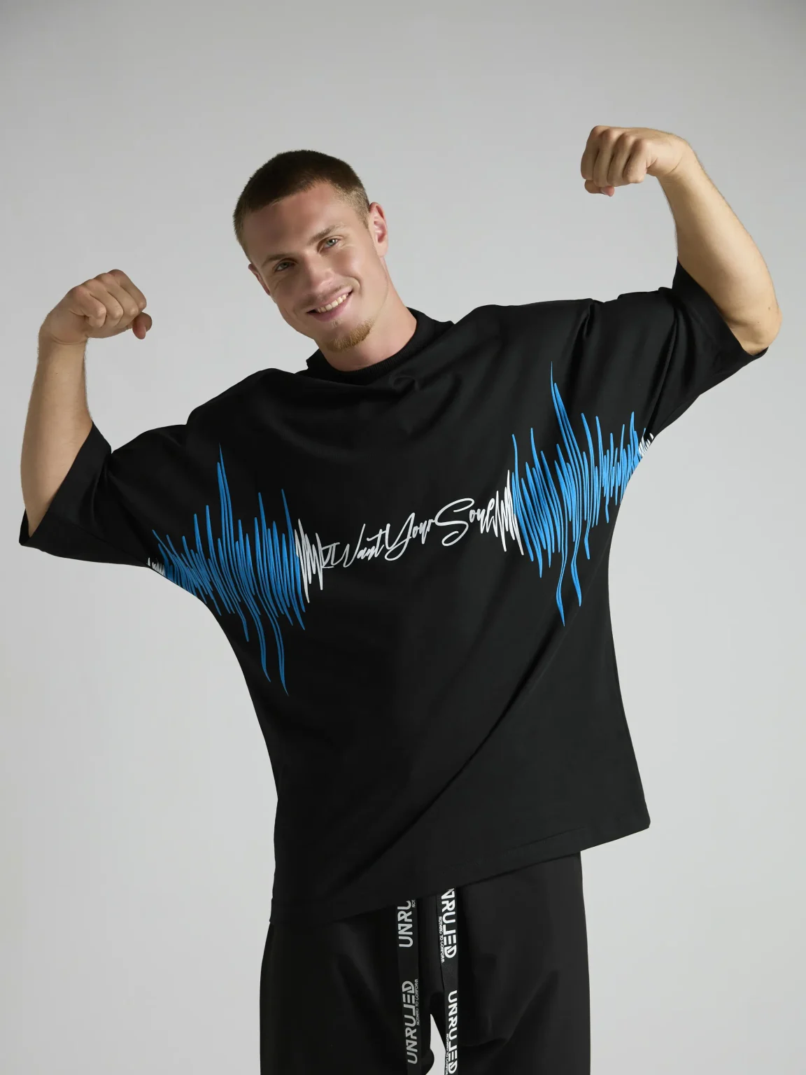 Black oversized men's T-shirt from UNRULED BEAT capsule collection Made in Italy.
