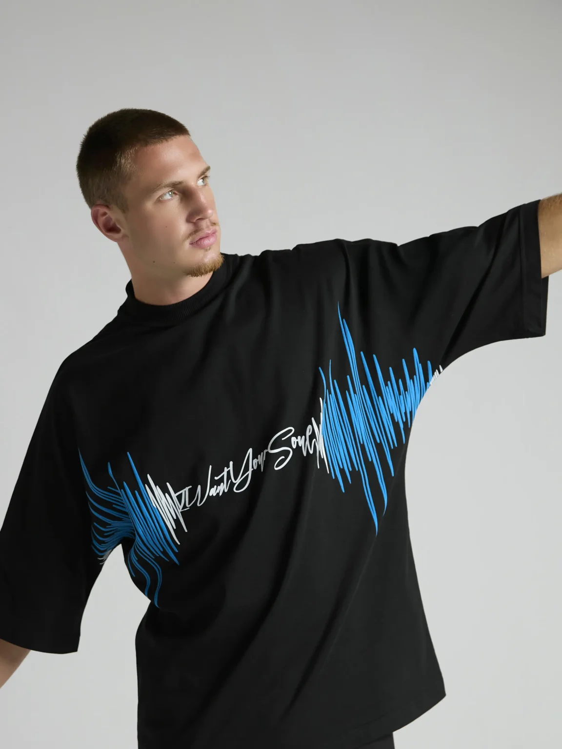 Black oversized men's T-shirt from UNRULED BEAT capsule collection Made in Italy.