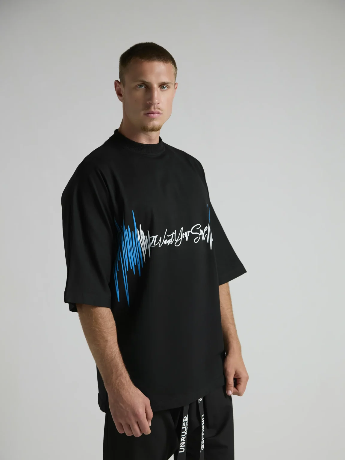 Black oversized men's T-shirt from UNRULED BEAT capsule collection Made in Italy.