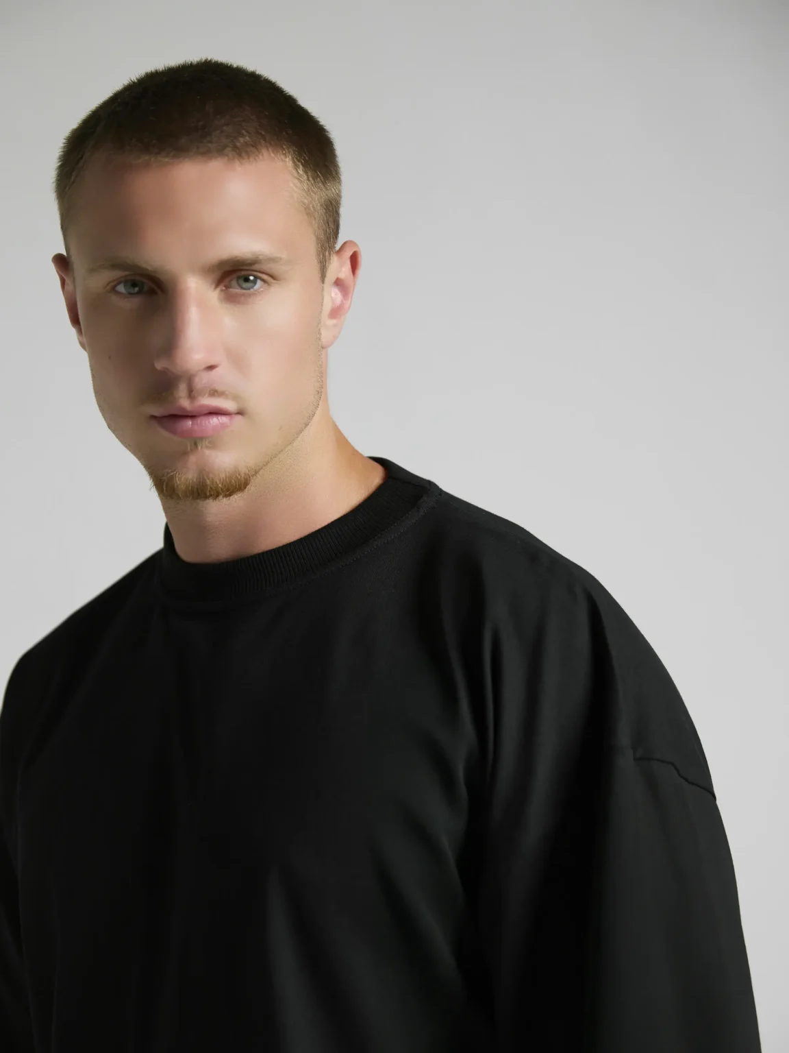 en's black oversized T-shirt from the UNRULED INSIDE Collection.