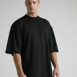 Contemporary black oversized T-shirt designed and handcrafted in Italy by UNRULED.