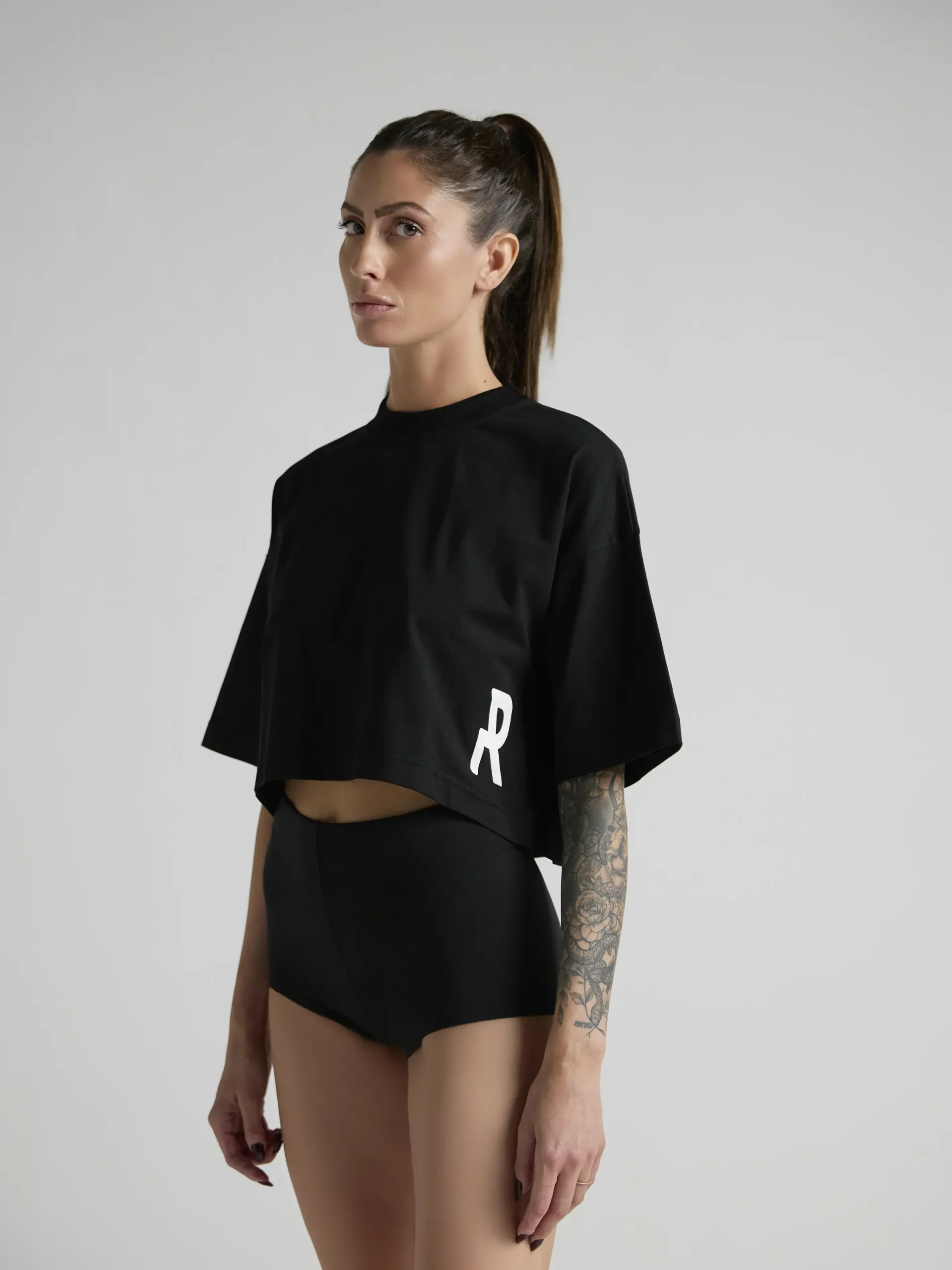 Women's black cropped T-shirt crafted from premium cotton and made in Italy.